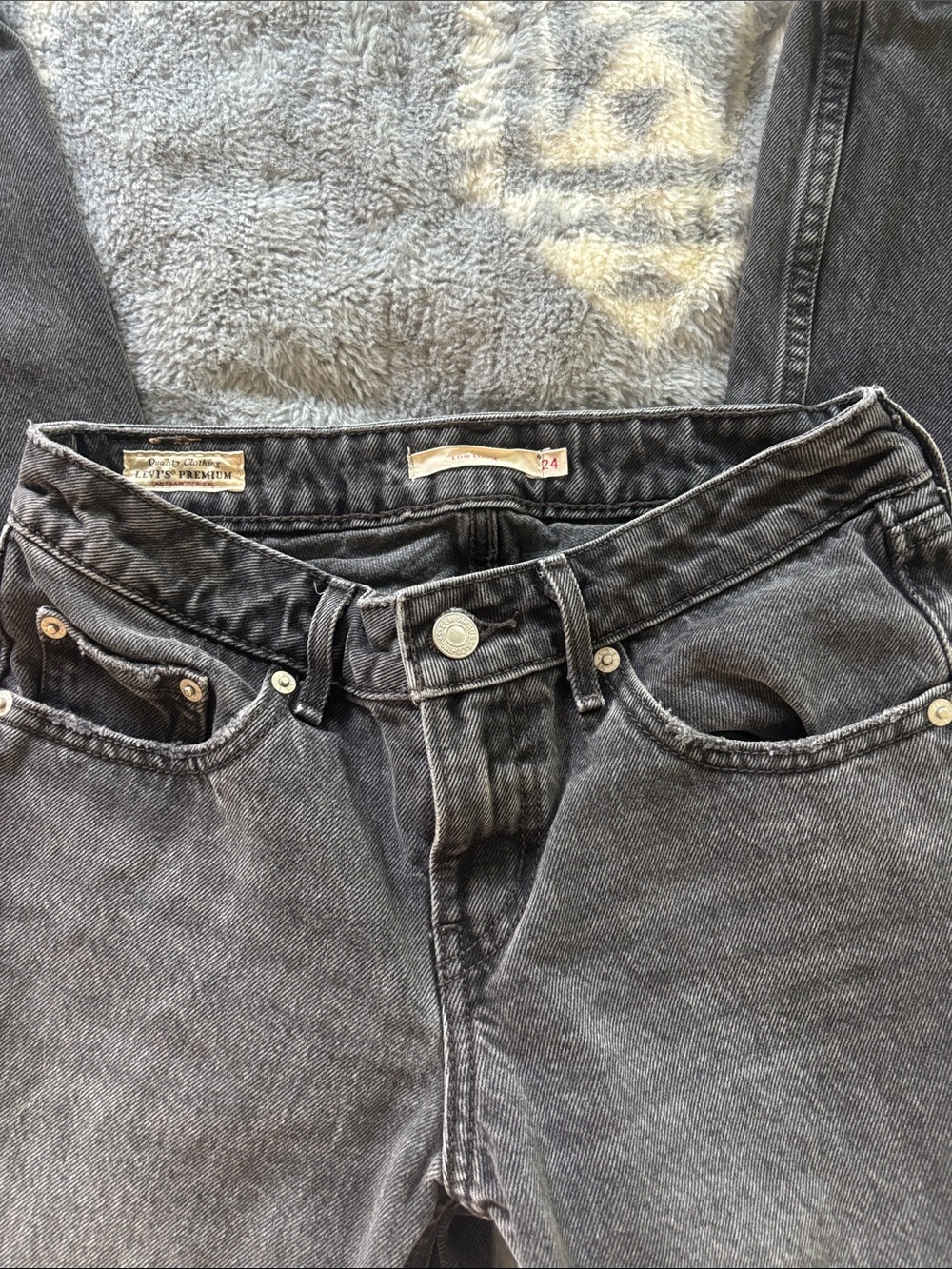 Levi’s Low Loose Jeans - Picture 5 of 6